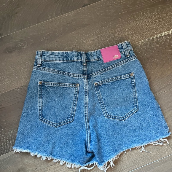 ZARA JEAN SHORTS - Picture 2 of 3